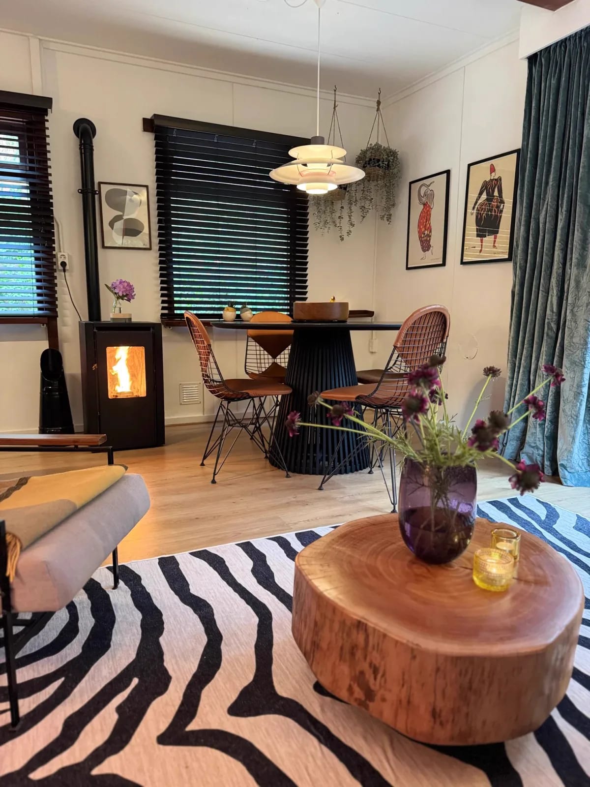 Woonkamer met open haard
